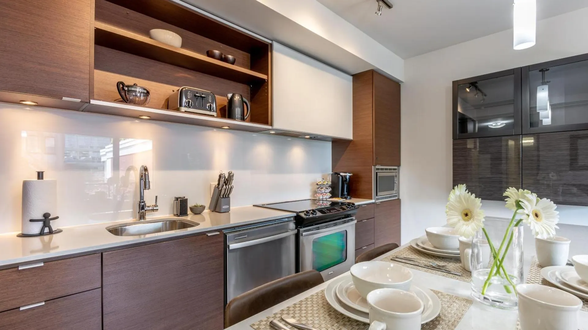 Apartment Executive Condo In Old Town Victoria Canada