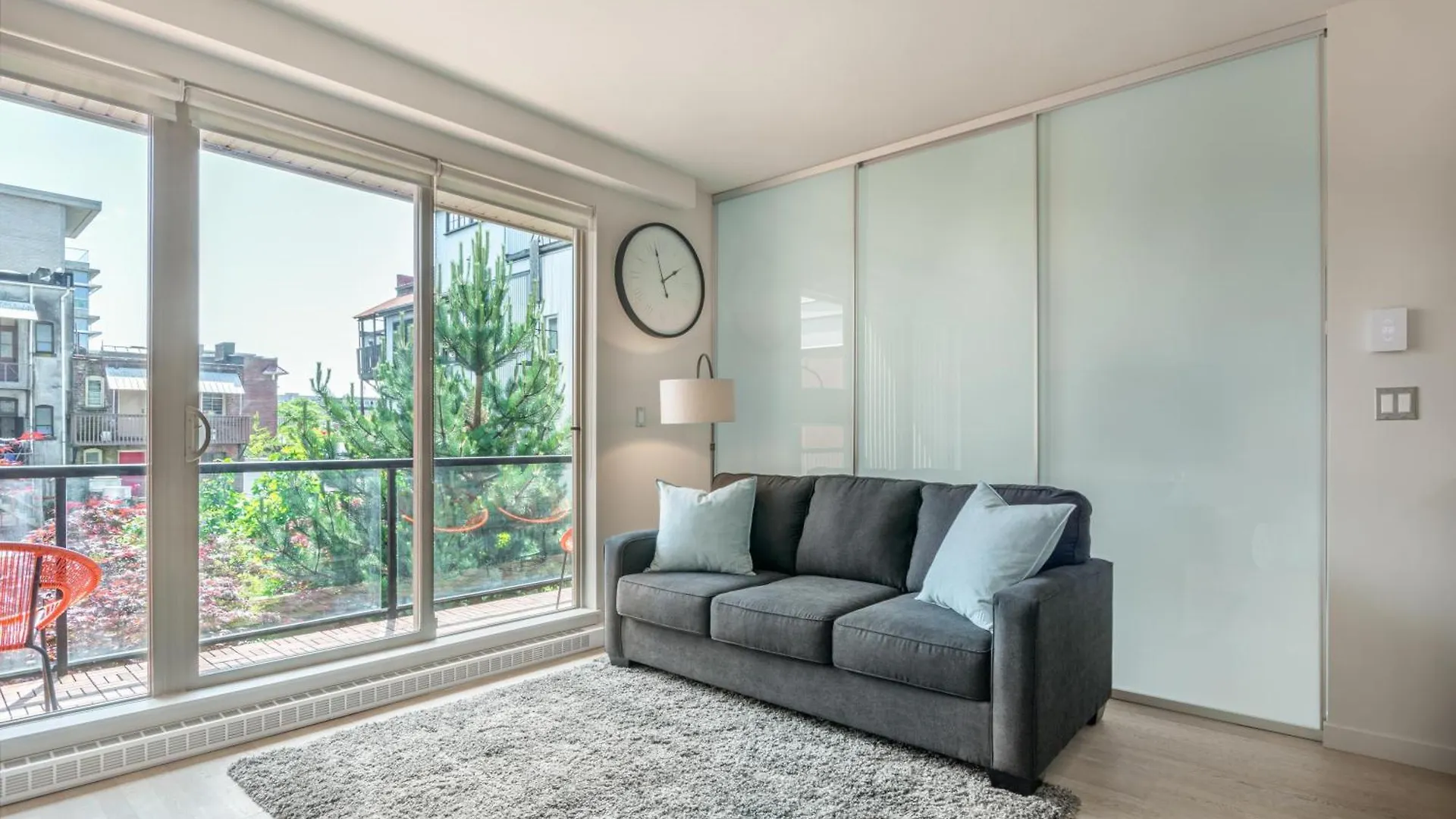 Executive Condo In Old Town Victoria 0*,